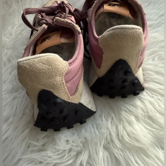 New Balance Women's Mauve and Black Sneakers - Picture 4 of 8